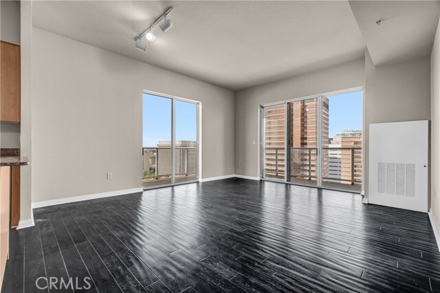Building Photo - 388 E Ocean Blvd