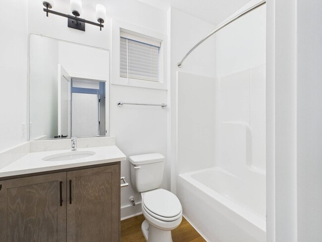 Building Photo - 913 Bainbridge St