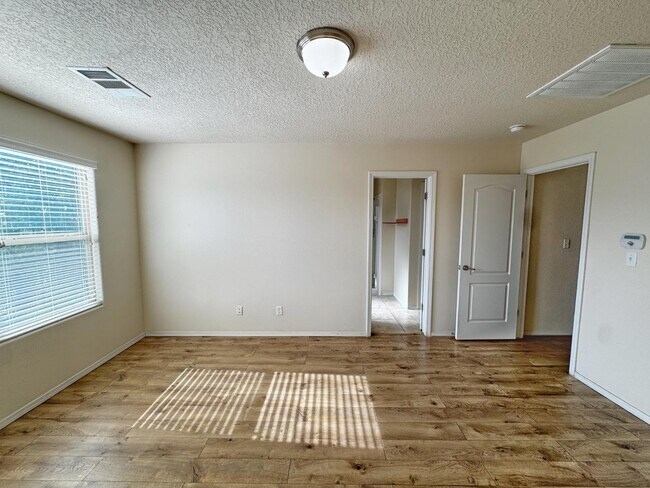 Building Photo - 11019 Marina Gate Trail NE