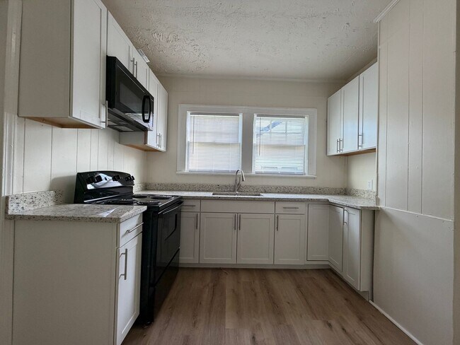 Building Photo - 918 Darlington Way SW