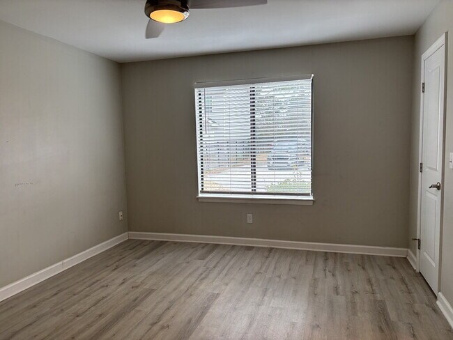 Building Photo - 8483 Yadkin Cir