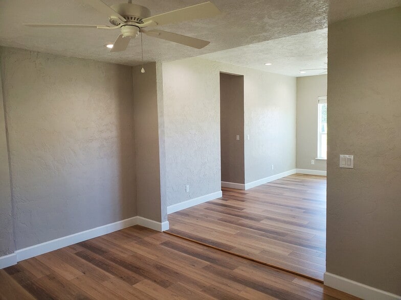 Building Photo - 6823 Guyler St