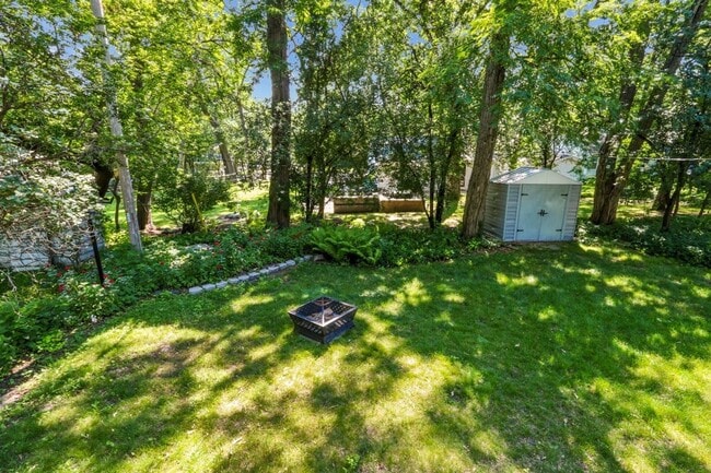 Building Photo - Fontana Furnished Cottage Near Geneva Lake...