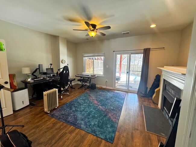 Building Photo - Well-Located 3BR, 2-Full, and 2-Half Bath Townhouse w/ One-Car Garage in Sterling, VA