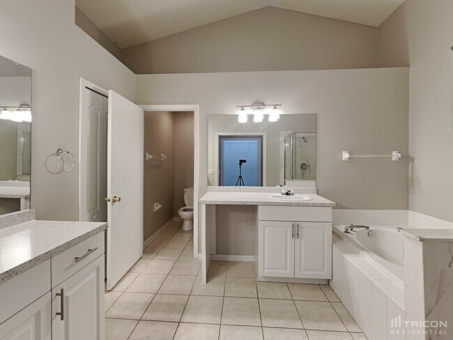 Building Photo - 10434 Soaring Eagle Dr