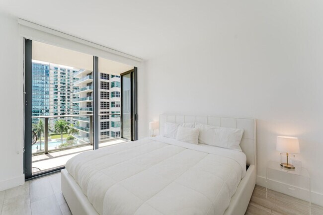 Building Photo - 101 NE 34th St