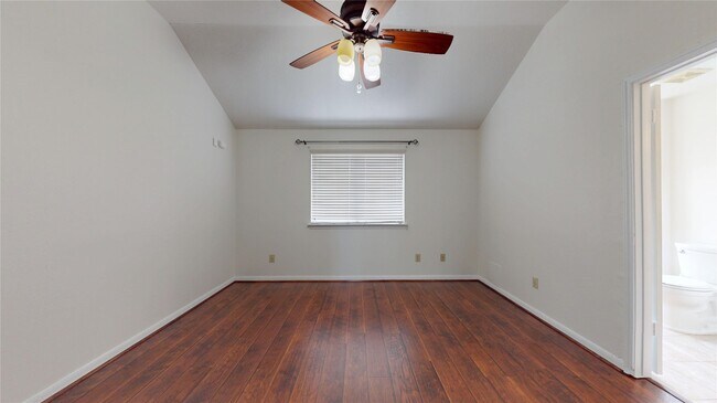 Building Photo - 806 N Willow Dr