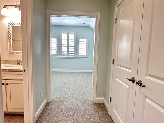 Building Photo - 4 Bed/3 Bath Coastal Beauty!