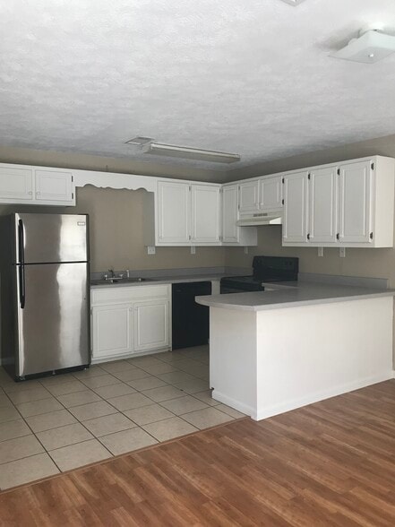 Building Photo - 110 David Keith Ln