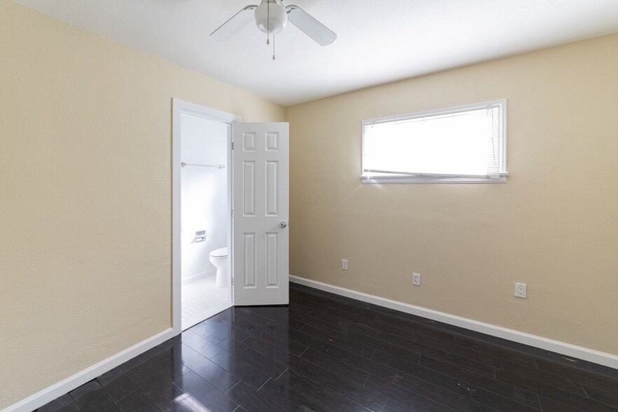 Building Photo - 1911 Church St