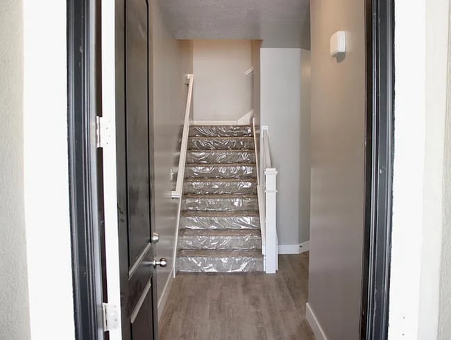 Building Photo - ? Beautiful 4 Bed / 2.5 Bath Townhome in The Exchange – Lehi