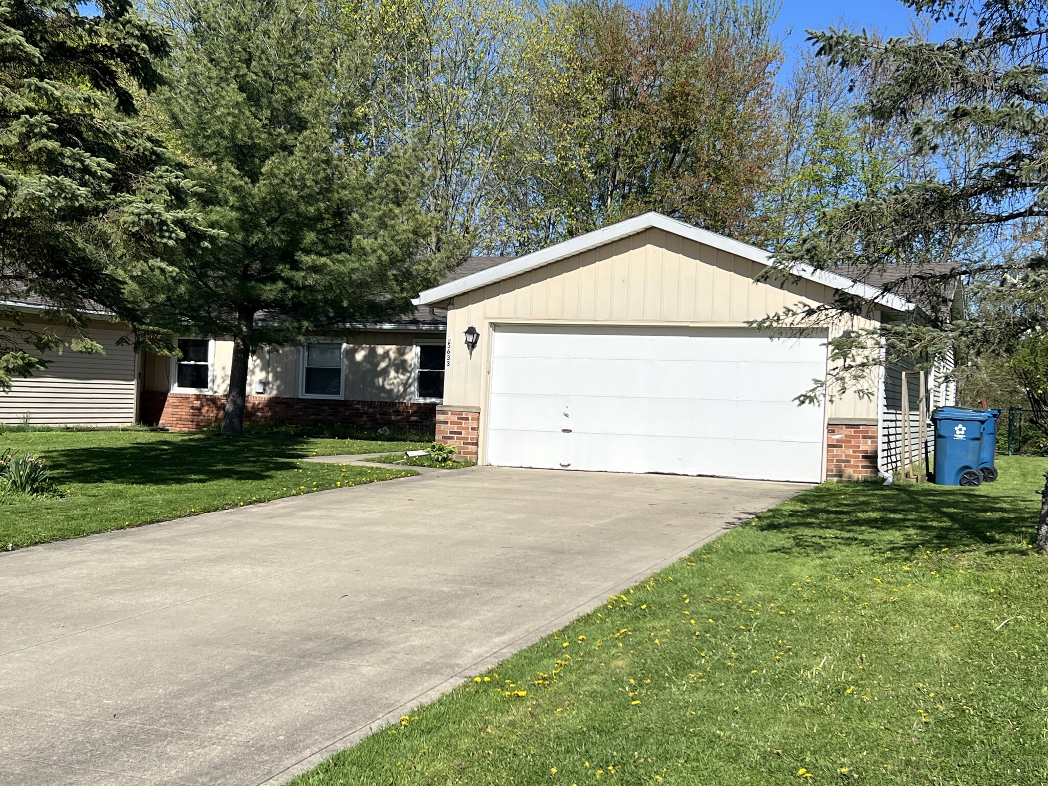 Driveway - 5633 Opal St