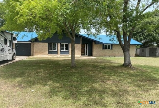 Building Photo - 200 Uecker Dr