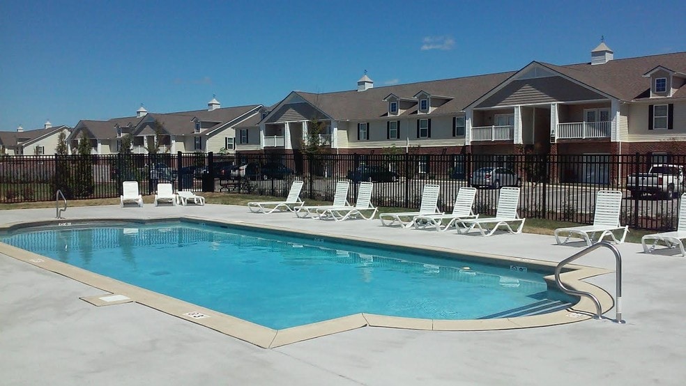 Phase 1 Pool 2 - Ashby Green Apartment Homes
