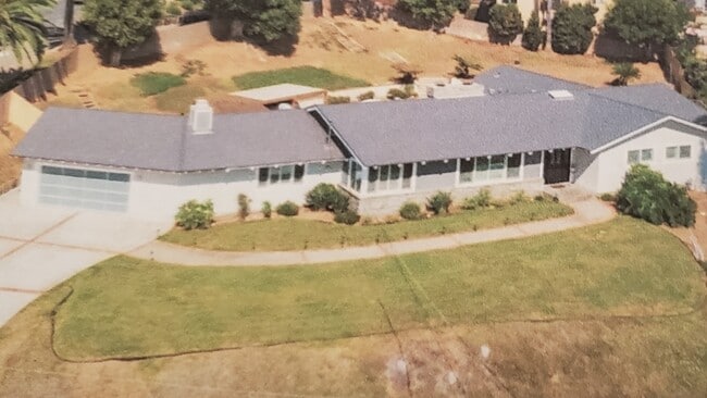 Building Photo - 1864 Laurel Rd