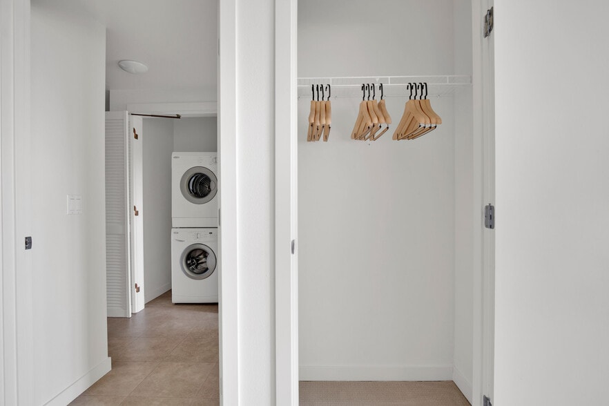 Building Photo - 330 3rd Ave W