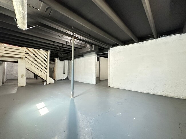 Building Photo - Updated 3 Bedroom 1,800 SQFT Home for Rent