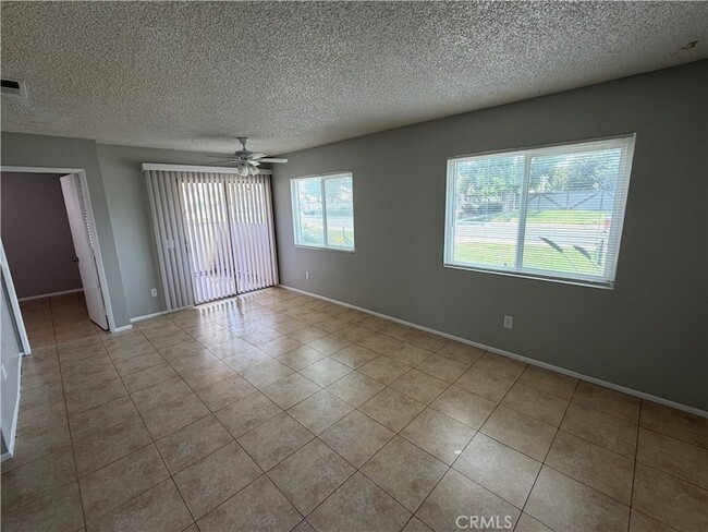 Building Photo - 3732 Oak Creek Dr