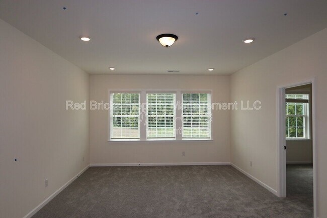 Building Photo - 17712 Summers Walk Blvd