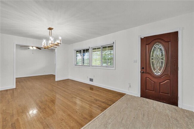 Building Photo - 318 Tyrone Rd