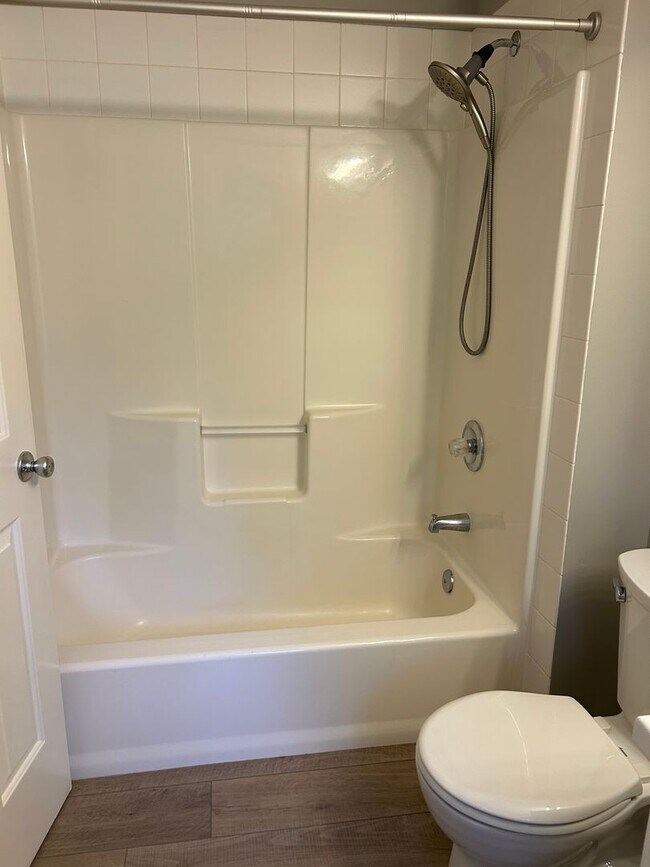 Building Photo - 3bd/2.5ba Redmond Home