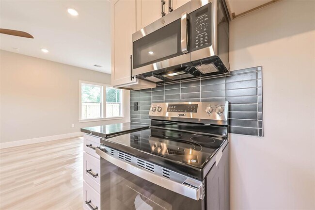 Building Photo - 4721 Mallow St