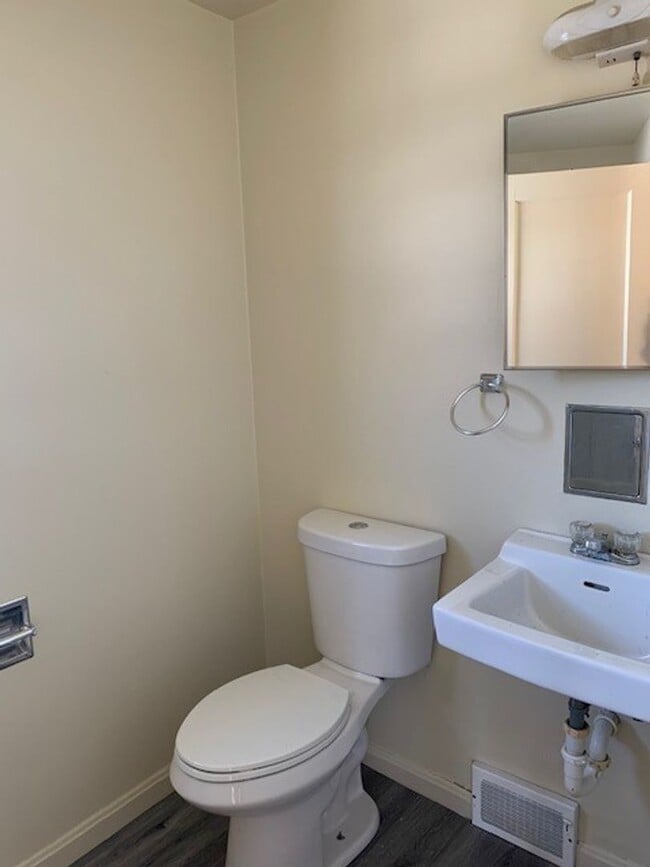 Building Photo - YOUNGSTOWN SOUTH 2-3 BED HOME