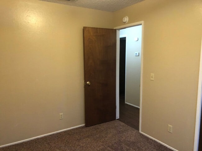 Building Photo - 2515 W Victor Ct