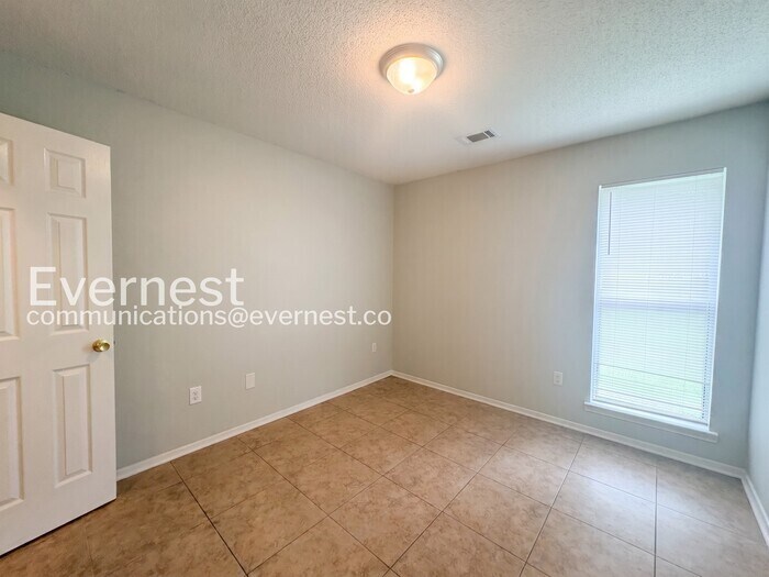 Building Photo - 6230 Somerset Dr