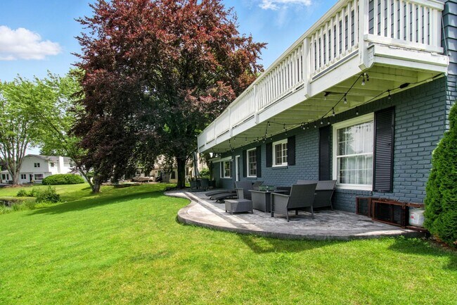 Building Photo - 5840 Sutters Ln