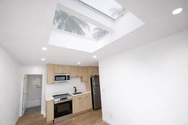 Building Photo - 12527 Cranbrook Ave