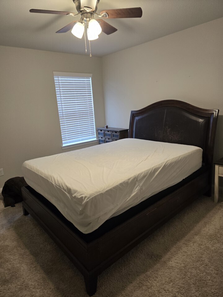 Upstairs bedroom - 974 Marquis Dr