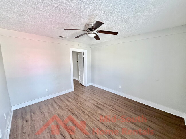 Building Photo - 2263 Hunter Ave