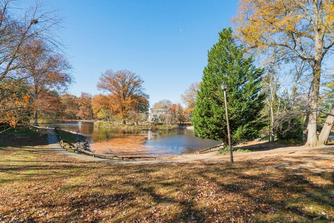 Building Photo - 4339 Cedarlake Ct