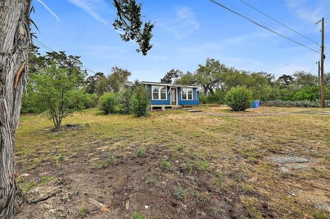 Building Photo - 18502 E Lakeview Dr