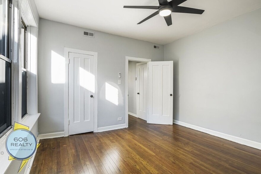 Building Photo - 1022 E Hyde Park Blvd