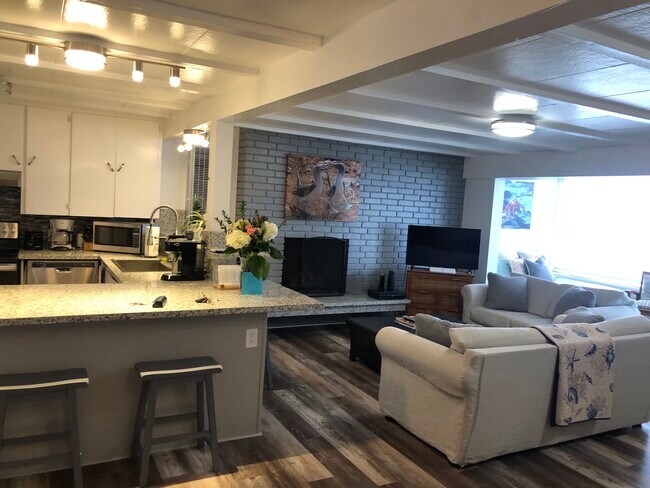 furnished comparable lower unit - 25414 Malibu Rd