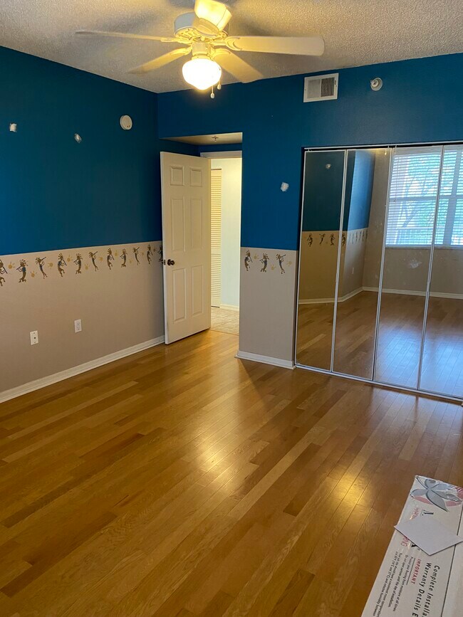 2nd bedroom - 6551 Shoreline Dr