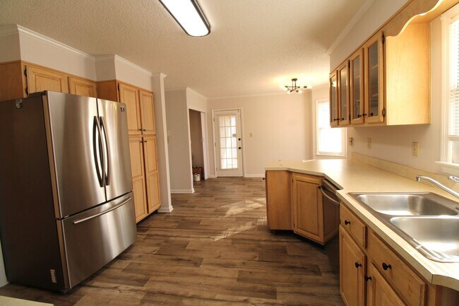 Building Photo - Awesome 3 bedroom home in a great area!