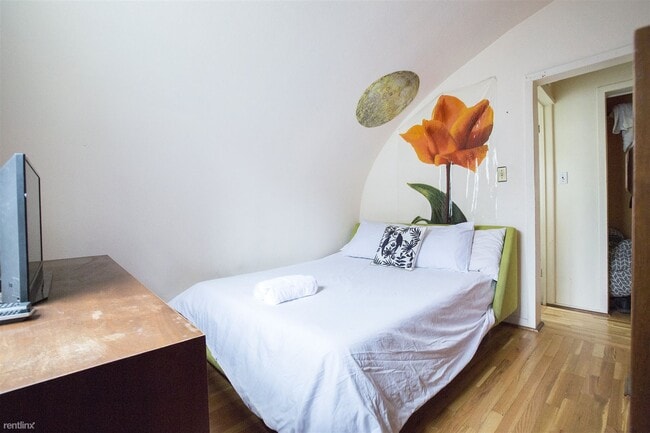 Building Photo - 1 br, 1 bath Duplex - 219 North Shields St...