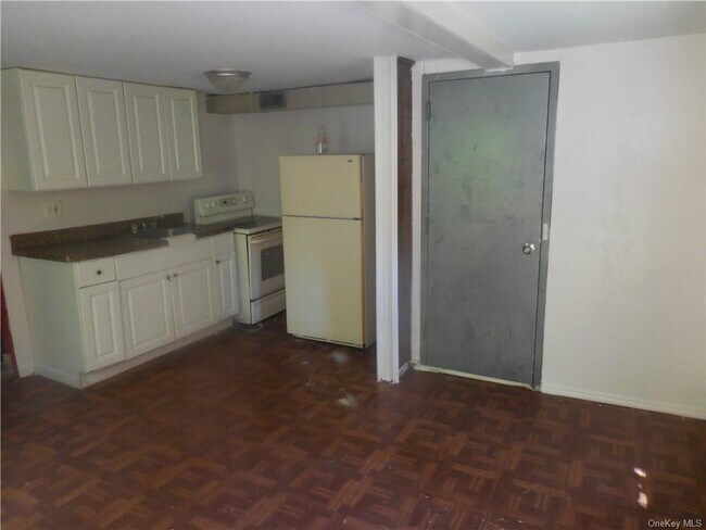 Building Photo - 130 Johnston St