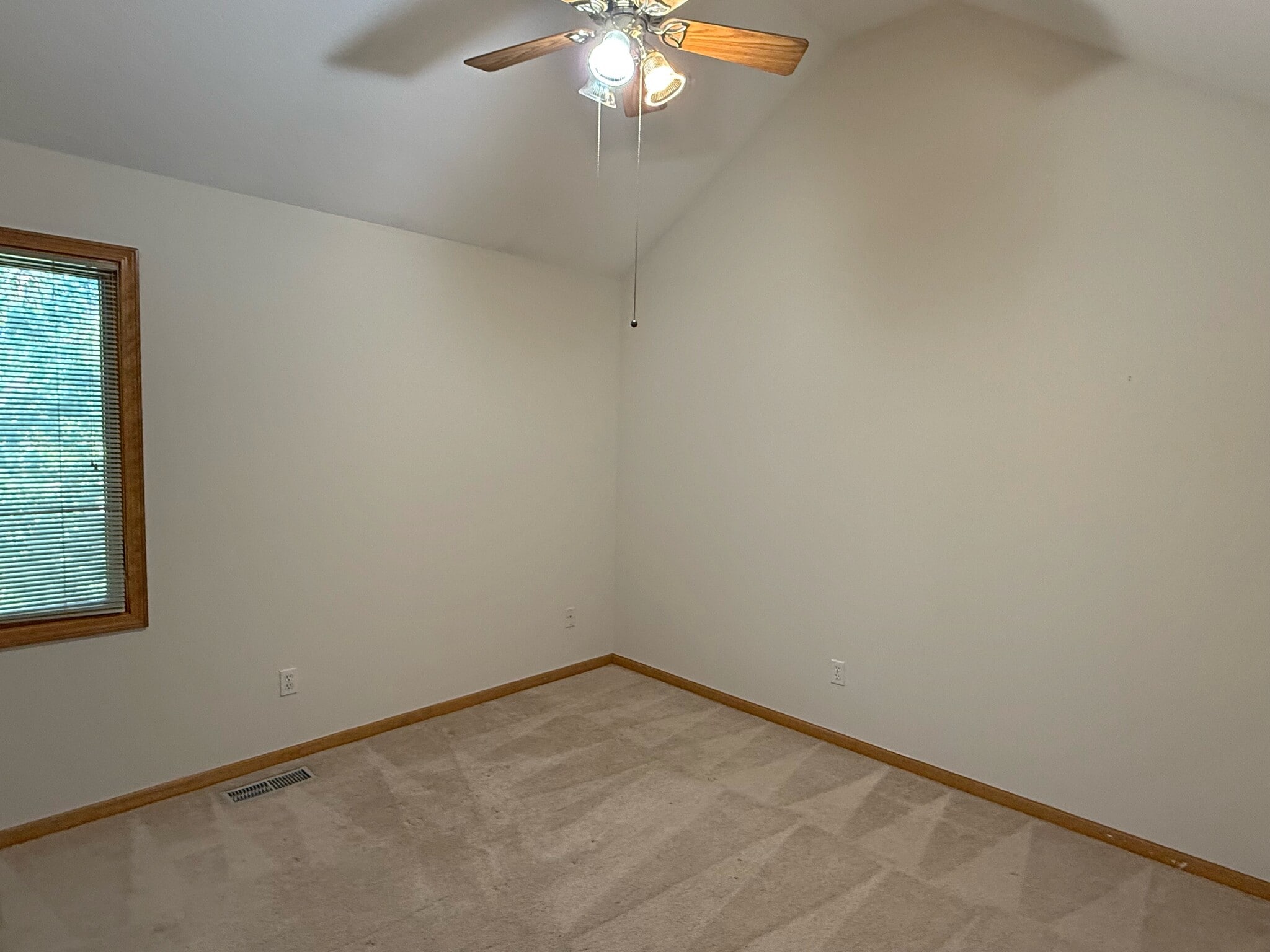 Building Photo - 2716 Larkspur Ct