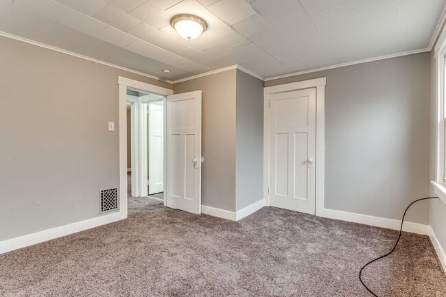 Building Photo - Renovated 3 Bed, 1 Bath Home in Swissvale - Covered Porch, Large Backyard - Available Now!