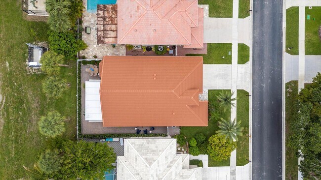 Building Photo - 10112 Aqua Vista Way