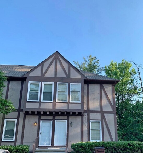 Primary Photo - 120 Arcadia Ln