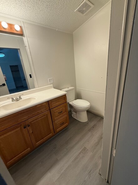 Building Photo - 535 Pendleton Dr