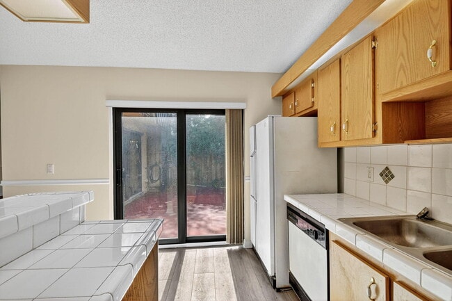 Building Photo - 2494 Waterside Dr
