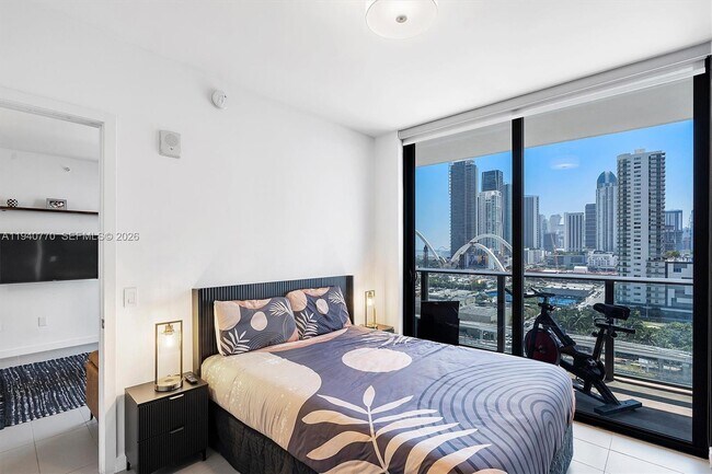 Building Photo - 1600 NE 1st Ave