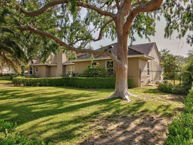 Building Photo - *** Gorgeous 4 bed 3 bath Single Family Ho...