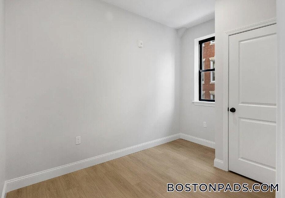 Building Photo - 176 Salem St